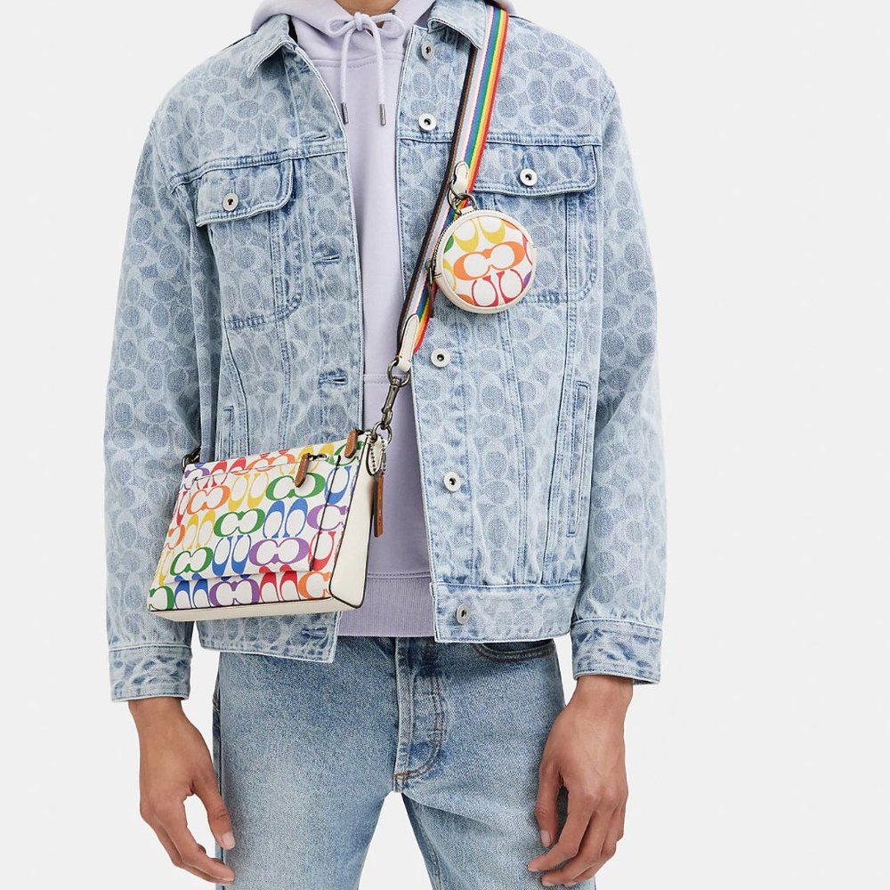 🌈 Coach Holden Crossbody In Rainbow Signature Canvas - Picture 5 of 10